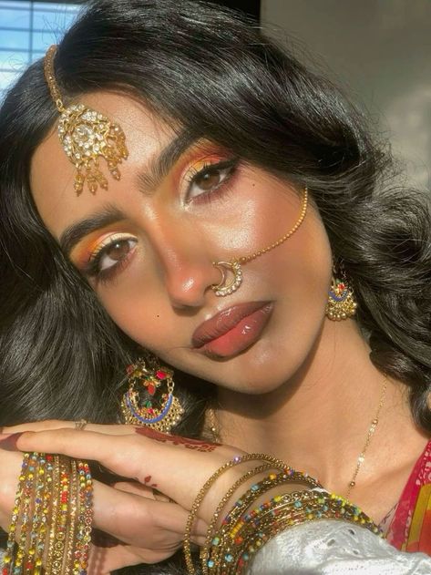 Indian Goddess Makeup Look, Cultural Makeup Looks, Heeramandi Makeup Look, Makeup Looks For Desi Wedding, Indian Makeup Aesthetic, Desi Glam Makeup, Indian Glam Makeup, Indian Baddie Makeup, Desi Makeup Looks Natural