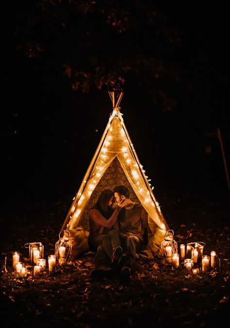 Nighttime Wedding, Romantic Dinner Decoration, Night Time Wedding, Romantic Date Night Ideas, Wedding Photoshoot Props, Pre Wedding Shoot Ideas, Pre Wedding Photoshoot Outdoor, Pre Wedding Poses, Romantic Wedding Photos