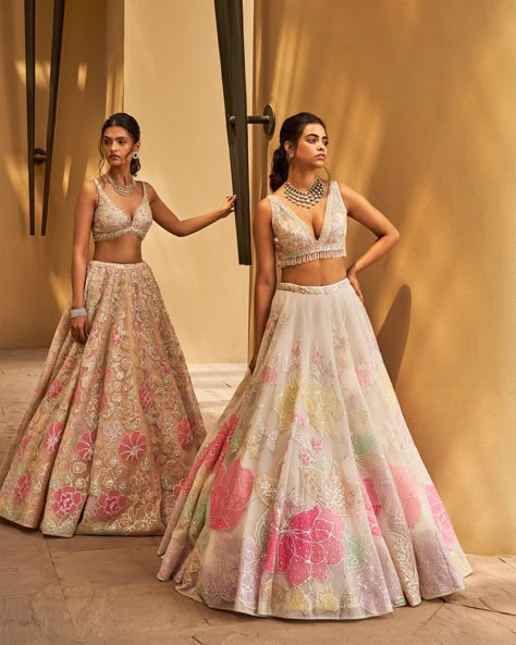 Pastel Lengha Bridesmaid, Designer Pastel Lehenga, Indian Sangeet Outfit, Pastel Colour Lehenga, Pastel Colour Lehenga Bridesmaid, Colorful Lengha, Ladies Sangeet Outfit, Pastel Floral Lehenga, Modern Lehenga Designs