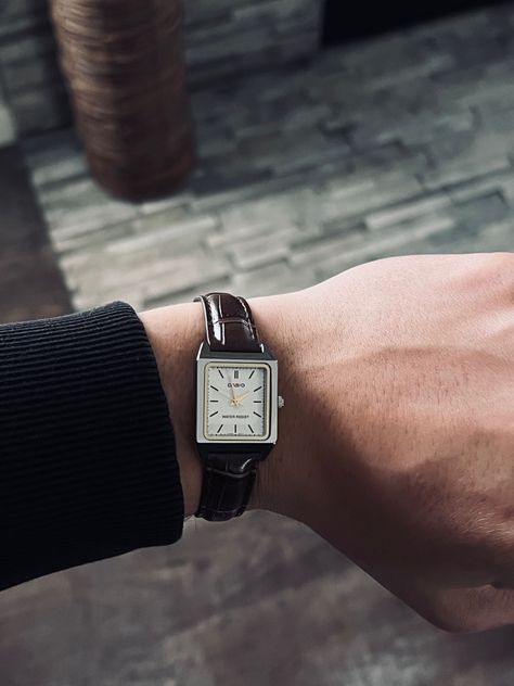 Old Money Watch Men, Starboy Lifestyle, Aesthetic Watches, Stylish Watches Men, Casio Classic, Tank Watch, Fancy Watches, S Aesthetic, Vintage Watches Women