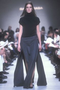 Balenciaga Fall/Winter 1998 Runway 90s, Balenciaga Runway, 90s Fashion Women, 90s Runway, 1980's Fashion, 90s Runway Fashion, Minimalist Fashion Women, Outfit 90s, Quirky Fashion