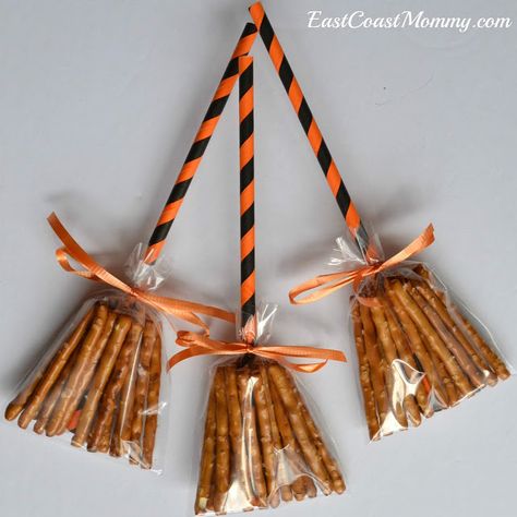 Traditions For Kids, Halloween Treat Bags Diy, Halloween Pretzels, Halloween Witch Brooms, Halloween Brooms, Halloween School Treats, Halloween Teacher Gifts, Halloween Class Party, Halloween Goodie Bags