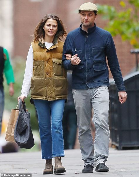 Kerri Russell, Keri Russell Style, Matthew Rhys, Matthews Rhys, Keri Russell, Winter Attire, Grey Jeans, Boots Fall, Winter Clothes