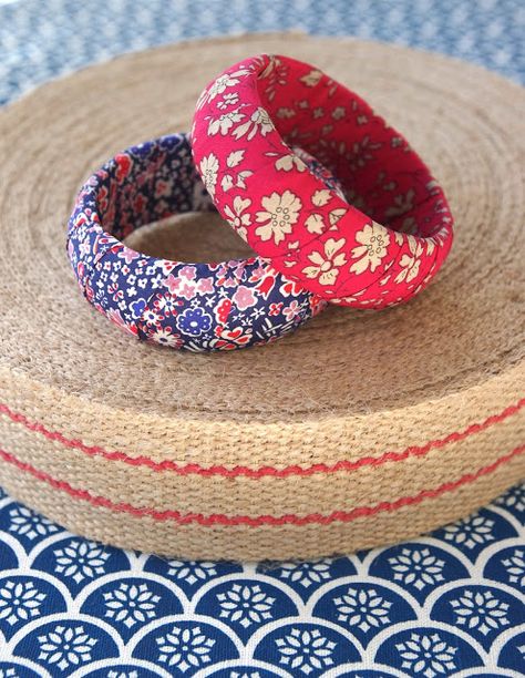 yardage design ~ hand printed fabric and homewares: making :: fabric covered bangles Fabric Bracelets Diy, Cuff Bracelets Diy, Wooden Bangles, Fabric Bangles, Diy Fabric Jewellery, Metal Jewelry Making, Fabric Bracelets, Silk Thread Bangles, Hand Printed Fabric