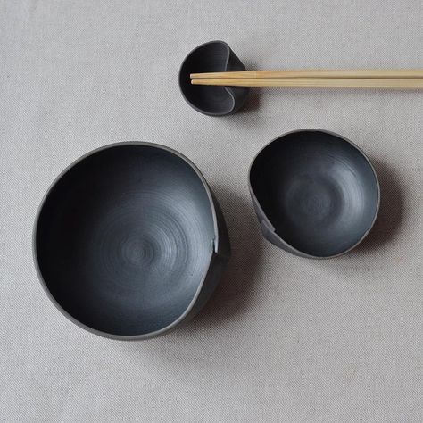 Pottery Chopstick Rest, Chopstick Bowl Pottery, Soy Sauce Bowl Pottery, Ceramic Chopstick Rest, Chopstick Holder Ceramics, Chopstick Rest Ceramics, Clay Chopstick Rest, Ceramic Chopstick Holder, Sushi Ceramics