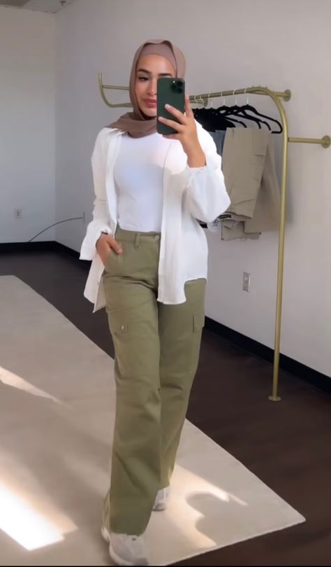 Green Cargo Pants Outfit Modest, Modest Cargo Pants Outfit Summer, Green Cargo Hijab Outfit, Hijabi Green Cargo Pants Outfit, Olive Green Pants Outfit Hijab, Hijabi Cargo Pants Outfit Summer, Green Cargo Pants Outfit Hijab, Green Pants Outfit Hijab, Cargo Hijab Outfit