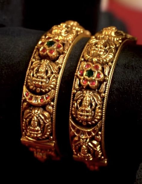 Lakshmi Bangles, Vanki Designs Jewellery, Pearl Bangles Gold, Hindu Jewelry, Kada Bangles, Gold Bangles Indian, Temple Jewelry Necklace, Antique Necklaces Design, New Gold Jewellery Designs