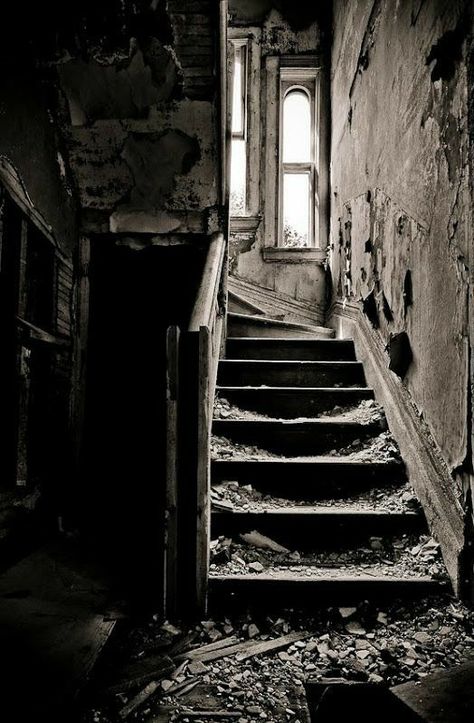 Derelict Buildings, Abandoned House, Abandoned Mansions, Stairway To Heaven, Haunted Places, Abandoned Buildings, Old Buildings, Abandoned Houses, Abandoned Places