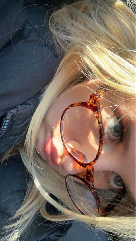 #glasses #eyemakeup #blonde Blonde With Glasses, Cute Glasses Frames, Glasses Outfit, Glasses Inspiration, Chic Glasses, Brown Glasses, Tortoise Glasses, Tortoise Shell Glasses, Fotos Goals