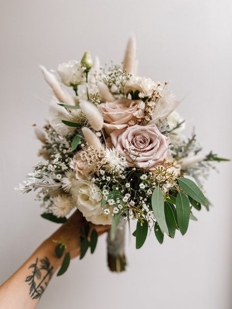 Beige Bouquet, Boho Wedding Bouquet, Royalty Aesthetic, Prom Flowers, Wildflower Wedding, Flower Fashion, Flower Bouquet Wedding, Stylish Nails, Boho Wedding