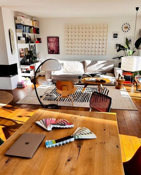 Room Workspace, Living Room Workspace, Minimalist Living Room Apartment, Eclectic Apartment, Loft Living, Loft Apartment, Home Office Setup, Apartment Inspiration, Living Room Style