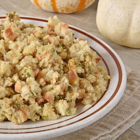 Crock Pot Stuffing Basic Stuffing Recipe, Thanksgiving Mashed Potatoes Recipe, Crock Pot Stuffing, Crockpot Dressing, Pepperidge Farm Stuffing, Crockpot Stuffing, Thanksgiving Cooking, Walking On Sunshine, Easy Holiday Recipes