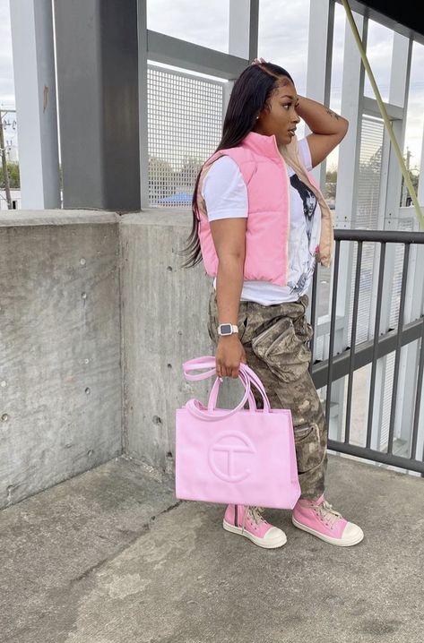 Pink And Grey Outfits For Black Women, Pink Telfar Outfit, Pink Telfar Bag Outfit, Bubble Gum Pink Telfar, Functional Pink Bags For Streetwear, Pink Telfar Bag Aesthetic, Trendy Pink Bag For Streetwear, Girly Tomboy Outfits, Pink Shoes Outfit