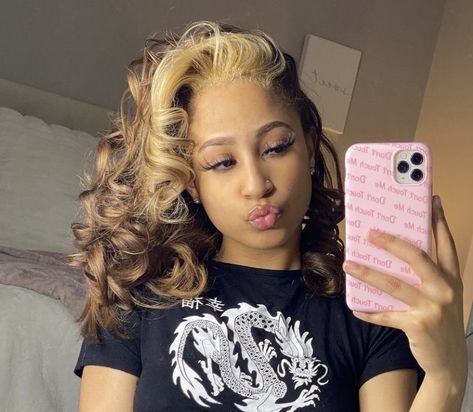 Blonde And Brown Hair Color Natural, Blonde Highlights Curly Hair, Deep Brown Hair, Natural Wedding Hairstyles, Highlights Curly Hair, Dyed Curly Hair, Braided Hairstyles For Black Women Cornrows, Peekaboo Hair, Quick Natural Hair Styles