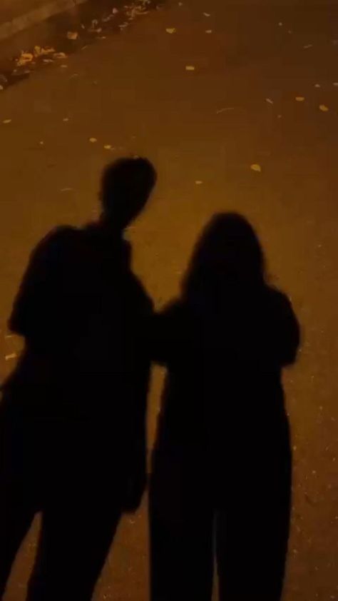 Barish Pic, Fake Boyfriend Video Call, Night Walking Aesthetic, Couple Shadow, Hipster Drawings, Venomous Snakes, Night Shadow, Boy Best Friend Pictures, Boyfriend Video