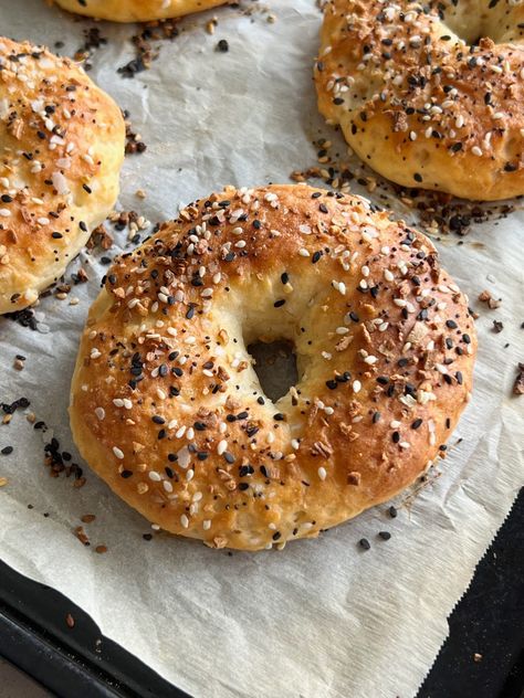 Greek Yogurt Bagels, Yogurt Bagels, Baking With Yogurt, Bagel Recipe Easy, Greek Yogurt Breakfast, Homemade Greek Yogurt, Keto Bagels, Healthy Greek Yogurt, Yogurt Breakfast