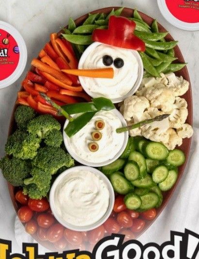 December Party Food Ideas, Snowman Fruit Tray, Holiday Platter Ideas, Snowman Veggie Platter, Christmas Party Platter Ideas, Christmas Nibbles Platter, Snowman Veggie Tray, Christmas Themed Veggie Tray, Bring A Board Christmas