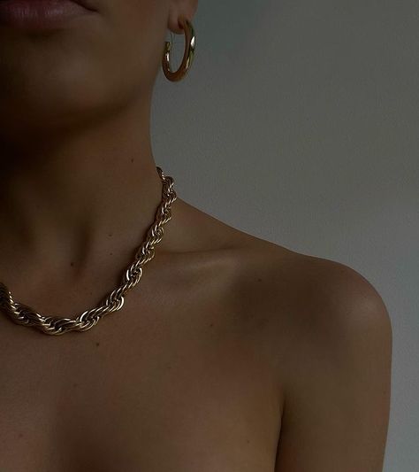 Past Midnight The Label sur Instagram : New Drop!! Our Noble Necklace now available online! ✨✨ classic sophisticated style #PMthelabel Necklace Chain Lengths, Jewelry Lookbook, Best Jewelry Stores, Girly Jewelry, Jewelry Inspo, Simple Jewelry, Pretty Jewellery, Cute Jewelry, Statement Jewelry