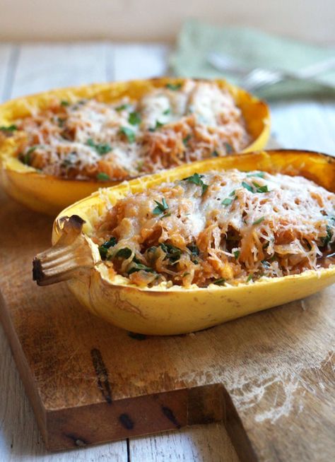 Spaghetti Squash Enchilada Boats (Grain-free) | Detoxinista Squash Boat Recipes, Vegan Spaghetti Squash Recipes, Spaghetti Squash Chicken, Boat Recipes, Vegan Spaghetti Squash, Chicken Artichoke, Spaghetti Squash Boat, Artichoke Stuffed, Stuffed Squash