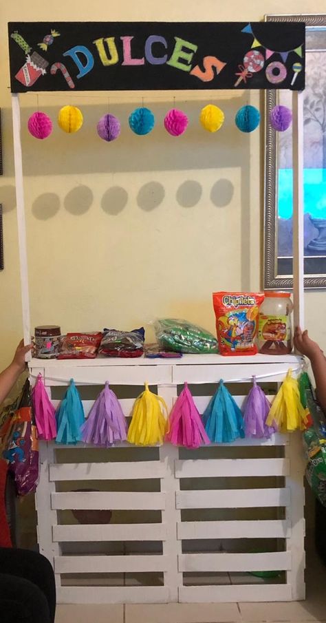 Stall Decorations, Diy Lemonade Stand, Pallet Bar Diy, Candy Stand, School Kids Crafts, Christmas Carnival, Wedding Backdrop Decorations, Diy Bar, Candyland Decorations