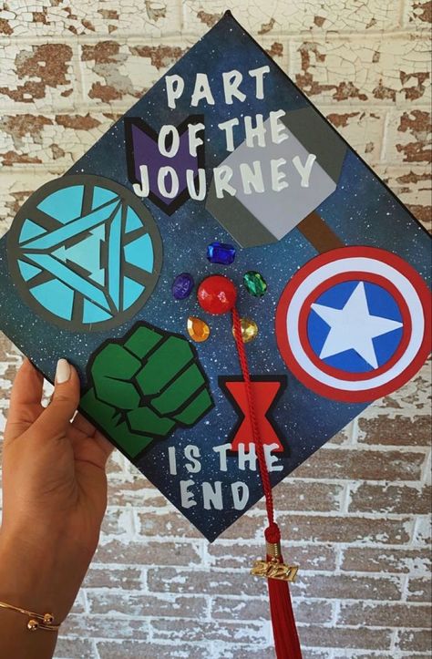 Marvel Senior Crown, Avengers Graduation Cap, Marvel Grad Cap, Marvel Graduation Cap, Kindergarten Graduation Cap Ideas, Marvel Graduation Cap Ideas, Graduation Cap Designs For Guys, Kindergarten Graduation Pictures, Graduation Things