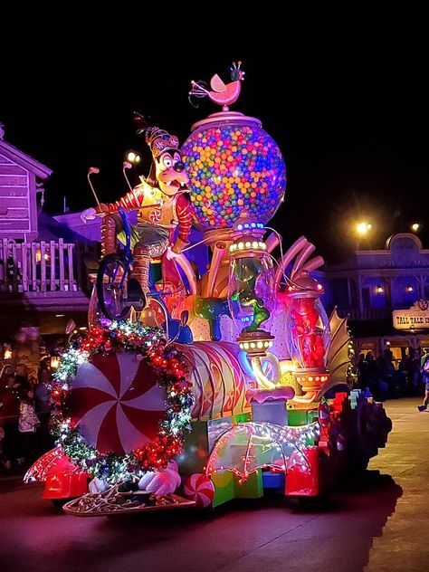 Disney World Christmas Party, Christmas Disney World, Things To Do In California, Myrtle Beach Vacation Rentals, California Christmas, Disneyland Christmas, Disney World Christmas, Myrtle Beach Vacation, Las Vegas Vacation