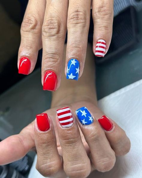 22 Stunning American Flag Nails: Patriotic Manicure Designs for the 4th of July Patriotic Nails 4th Of July French Tip, Cute Red White And Blue Nails, 4 Th Of July Nails, Americana Nails, Patriotic Manicure, Nails Patriotic, July 4th Nails, Mom Nails, American Flag Nails