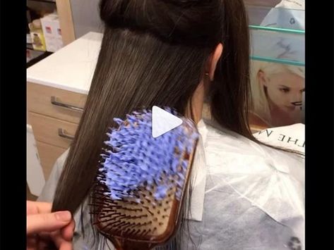 Your Hairbrush is apparently the key to getting perfect Ombre hair. Ombre Hair Diy, How To Ombre Your Hair, Ombre Hair At Home, Diy Ombre Hair, How To Do Ombre, Sweat Proof Makeup, Baby Hair Brush, Short Ombre Hair, Ombre Hair Blonde