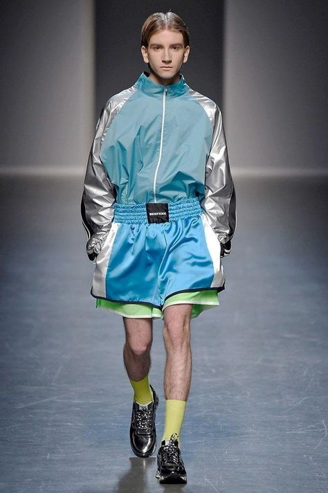 Milan Fashion Week Men's BESFXXK SPRING/SUMMER 2019 Sporty Runway, Sportwear Outfit, Sports Fashion Design, Milan Fashion Week Men, Sports Wear Fashion, Look Short, Woman Suit Fashion, Futuristic Fashion, Creation Couture