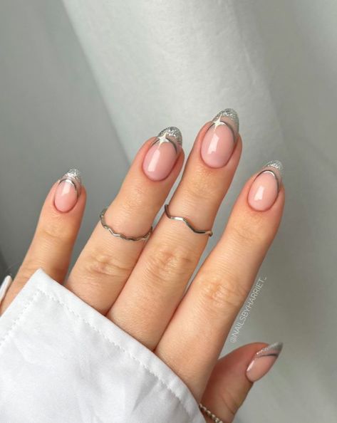 Cute Nail Acrylic, Sparkly Silver Nails, Nail Design Fall, Chrome Nails Silver, Nail Design Gold, Nail Elegant, Nails Metallic, Nail Cute, Oval Nails Designs