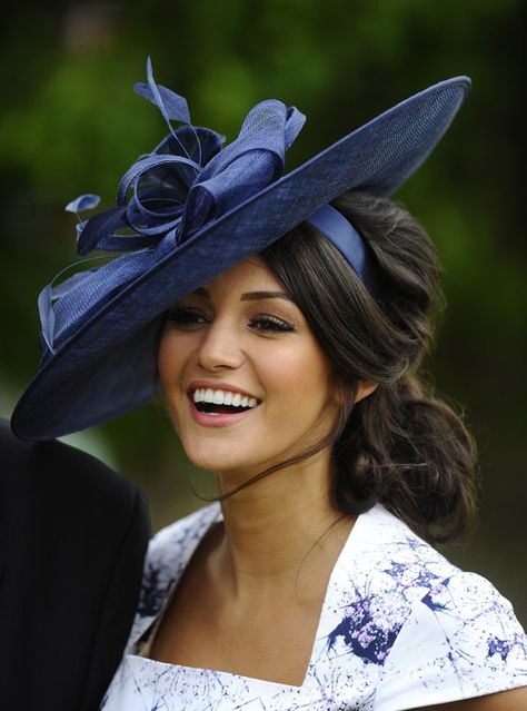 Michelle Keegan's stunning new look at the races - Photo 1 | Celebrity news in hellomagazine.com  Love the hat and hair Kentucky Derby Women, Kentucky Derby Outfit, Kentucky Derby Fashion, Kentucky Derby Style, Derby Fashion, Derby Outfits, Michelle Keegan, Fascinator Headband, Elegant Hats