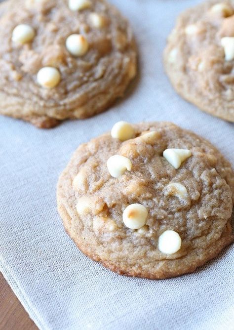 Brown Sugar Cinnamon Cookies Brown Sugar Cinnamon Cookies, Sugar Cinnamon Cookies, Macadamia Nut Cookies Recipe, Cookies With White Chocolate Chips, Cookies With White Chocolate, White Chocolate Macadamia Nut Cookies, Cookies And Cups, Cinnamon Sugar Cookies, Macadamia Nut Cookies