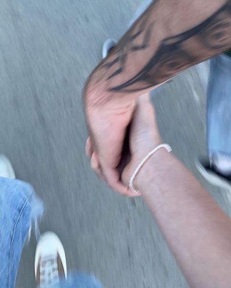 Holding Hands Tattoo, Pic Inspo Aesthetic, Lips Of An Angel, Brown Converse, Hands Tattoo, Couple Holding Hands, Bigger Arms, Hugging Couple, Romantic Photos