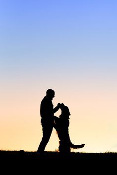 7bb060764a818184ebb1cc0d43d382aa Human And Dog Photography, Dog And Man Photography, Dog And Human, Freedom Images, Family Dog Photos, Senior Photos Boys, Reflection Photos, Silhouette Photography, Photos With Dog