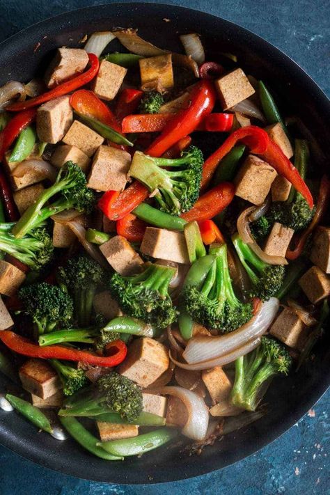 Weeknight vegetarian stir fry. A simple stir fry made with tofu, broccoli, peppers and snap peas. Serve it with rice for a satisfying and delicious plant-based meal. | Nourished by Caroline #stirfry #vegetarian #vegan #healthy #weeknightmeal #mealprep #healthyrecipes #veganrecipes #vegandinner #glutenfree Tofu Broccoli, Tofu Recipes Healthy, Vegetarian Stir Fry, Autumn Recipes Vegetarian, Quick Vegetarian Meals, Tofu Stir Fry, Tofu Dishes, Vegan Healthy, Snap Peas