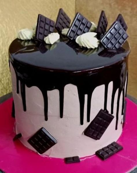 Chocolate Almond Cake, Chocolate Cake Designs, Chocolate Recipes Homemade, Cake Decorating For Beginners, Cake Decorating With Fondant, Chocolate Cake Decoration, Cake Decorating Frosting, Cake Bakery, Simple Birthday Cake