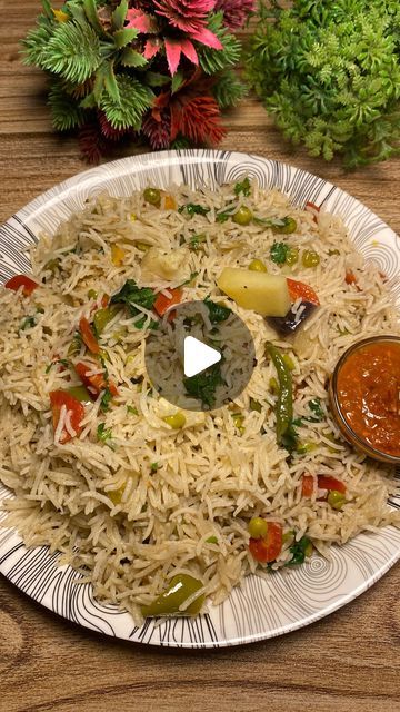 Muntaha umer on Instagram: "Vegetable Pulao🌸 Ingredients: Ingredients: 1 cup Oil Salt to taste 2 pulao cubes 3 Glass Rice Whole spices 1 cup carrots 1 cup Shimla mirch 1/2 cup bengan 1 cup Couliflour Handful coriander leaves 2 med potatoes 1 cup matar 1 tsp cumin seeds 1 tsp Black paper powder 1/2 teaspoon nutmeg mace 4-5 Green cardamom 1 med size onion slice 7-8 Green chilli paste 2 tbsp Ginger Garlic paste 2 tbsp Lemon juice 5 glass Water Follow @muntaha_food_diaries for more #foryou #trendingreels #womenempowerment #matarpulao #hyderabadifood" Green Pulao Recipe, Pulao Recipe Vegetables, Shimla Mirch Recipes Indian, Onion Slice, Tawa Pulao, Vegetable Pulao Recipe, Vegetable Pulao, Whole Spices, Indian Rice Recipes