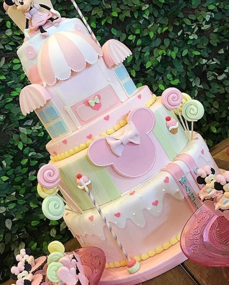 Candy Theme Birthday Party, Minnie Mouse Birthday Decorations, Minnie Mouse Birthday Cakes, Disneyland Birthday, Candy Land Birthday Party, Minnie Birthday Party, Minnie Cake, Disney Birthday Party, Mickey Mouse Cake