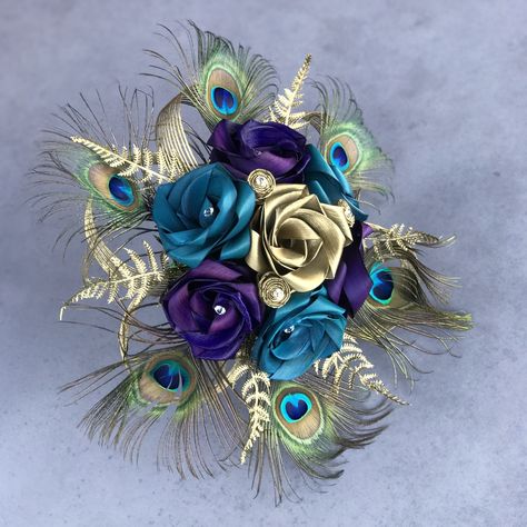 Peacock Bridal Bouquet, Peacock Bouquet, Peacock Flower Arrangement, Peacock Wedding Centerpieces, Peacock Feather Art, Blue Purple Wedding, Homecoming Flowers, Prom Bouquet, Peacock Wreath