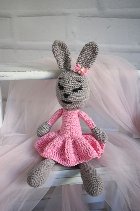 Heklane igracke Heklane Igracke, Amigurumi Bunny, Crochet Business, Crochet Socks, Crochet Hats, Amigurumi, Socks, Toys, Crochet