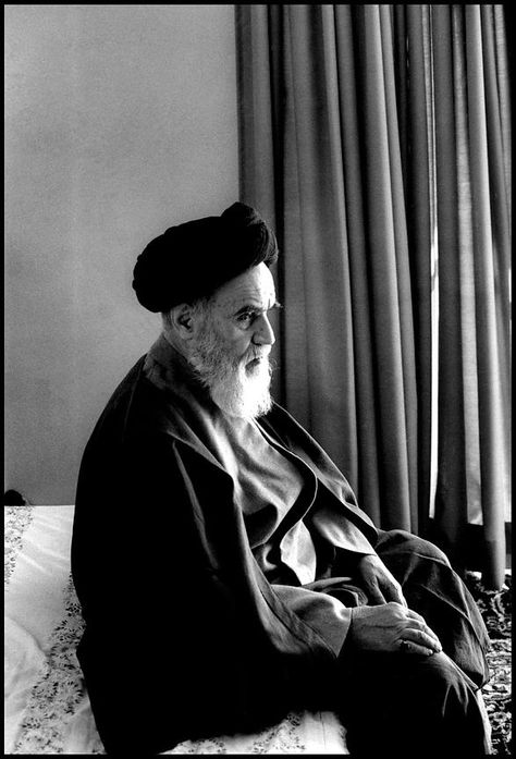 Ayatollah Ruhollah Khomeini, the leader and the founder of Iran's 1979 Islamic revolution relaxing on his bed at his home in the northern Jamaran district of Tehran-Iran,1980 Emam Khomeini, Ayatollah Khomeini, Ruhollah Khomeini, Imam Khomeini, Iran History, Ali Akbar, Persian Warrior, Iran Culture, The Shah Of Iran