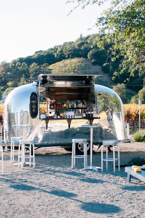 The idea for Bar Car came when the owner was having a taco at a food truck and asked himself why no one was doing a mobile bar. He got a catering license and avintage Airstream trailer and decided to do it himself.Based in Northern California the mobile bar will travel the entire state andoffers full beverage services for all kinds of events. The side of the 1965 ride opens to reveal a full liquor bar inside and self-service beer taps on the outside pour local micro brews. #california #californi Airstream Pop Up Shop, Airstream Bar Trailers, Airstream Bar, Prosecco Van, Trailer Bar, Caravan Bar, Airstream Bambi, Food Truck Wedding, Pizza Truck