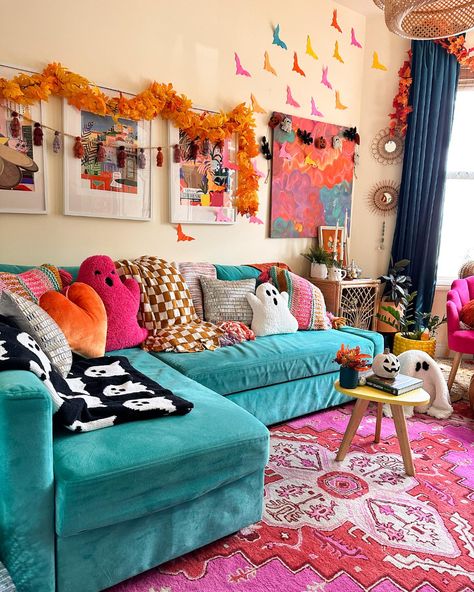 Cue song 🎵 never enoooouuugghh 🎵 for when someone asks how I feel about Halloween decor 😂 This maximalist every color welcome Halloween de… | Instagram Retro Maximalist Decor, Fun House Decor, Cozy Maximalism, Carve A Pumpkin, Apartment Halloween, Apartment Stuff, Cute Apartment, Dopamine Decor, About Halloween