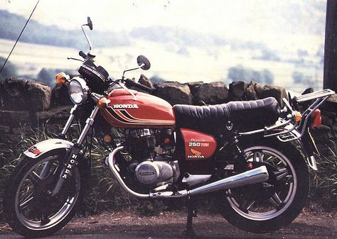 Honda CB250T... my first bike! Pleading Eyes, Logo Moto, Honda Cb250, Naked Bikes, Honda Motorbikes, Kawasaki Bikes, Motorised Bike, Motorcycle Aesthetic, Japanese Motorcycle