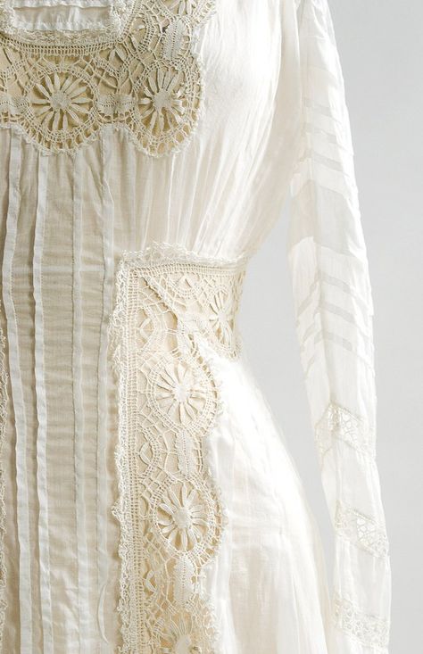 Neckline Ideas, Antique Wedding Dress, Dress 1900, Antique Wedding Dresses, Old Dress, Vintage Wedding Dress, Edwardian Dress, 20th Century Fashion, Lawn Dress