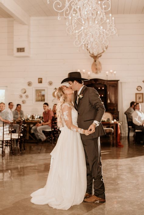 Tux With Boots, Tux And Cowboy Boots, Wedding Suit With Boots, Western Modern Wedding, Tux With Cowboy Boots, Country Groomsmen Attire, Cowboy Hat Wedding, Wedding Lace Sleeves, Country Groomsmen