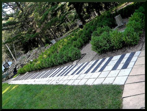 Schoepfle Garden...I cant wait to go back there eventually. Piano Garden, Musical Garden, Public Piano, Park Concept, Stepping Stone Paths, Music Garden, Gifts For Music Lovers, Outdoor Learning Spaces, Note Music