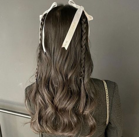 Aesthetic Ribbon, Hairstyle Ideas Easy, Bow Hairstyle, Trendy Hairstyle, Ribbon Hairstyle, Hair Stylies, Easy Hairstyle, Hot Hair Styles, Hair Stylist Life