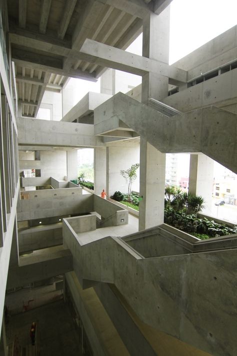 Gallery of Engineering and Technology University - UTEC / Grafton Architects + Shell Arquitectos - 4 Brutalist Interior, Brutalism Architecture, Brutalist Buildings, Concrete Architecture, Brutalist Design, Modern Architecture Building, Level Design, Education Architecture, Brutalist Architecture