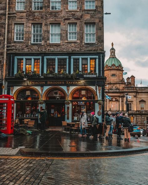 Edinburgh Pub, Traditional Scottish Food, Edinburgh Photography, Edinburgh Restaurants, Old Town Edinburgh, Scottish Food, Traditional Bar, Humans Of New York, Old Pub